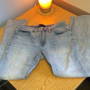 GAP Men's Relaxed Jeans in Light Blue